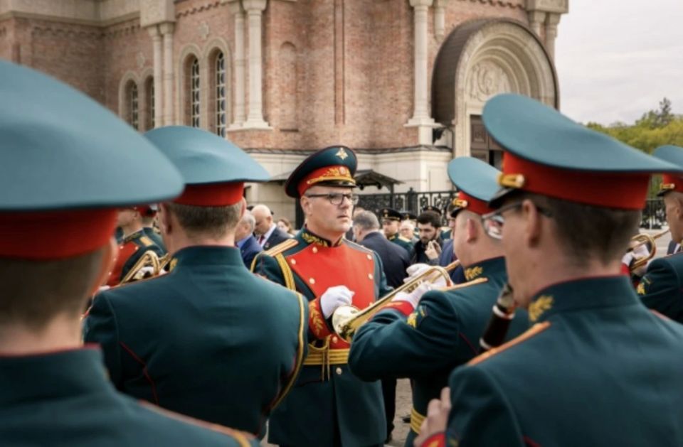 В Ростове-на-Дону открыли монумент "Земля героев" в преддверии празднования Великой Победы В Ростове-на-Дону открыли монумент "Земля героев" в преддверии празднования Великой Победы