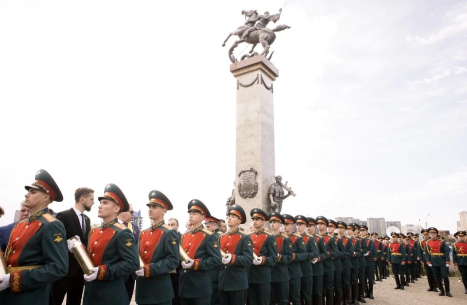 В Ростове-на-Дону открыли монумент "Земля героев" в преддверии празднования Великой Победы В Ростове-на-Дону открыли монумент "Земля героев" в преддверии празднования Великой Победы