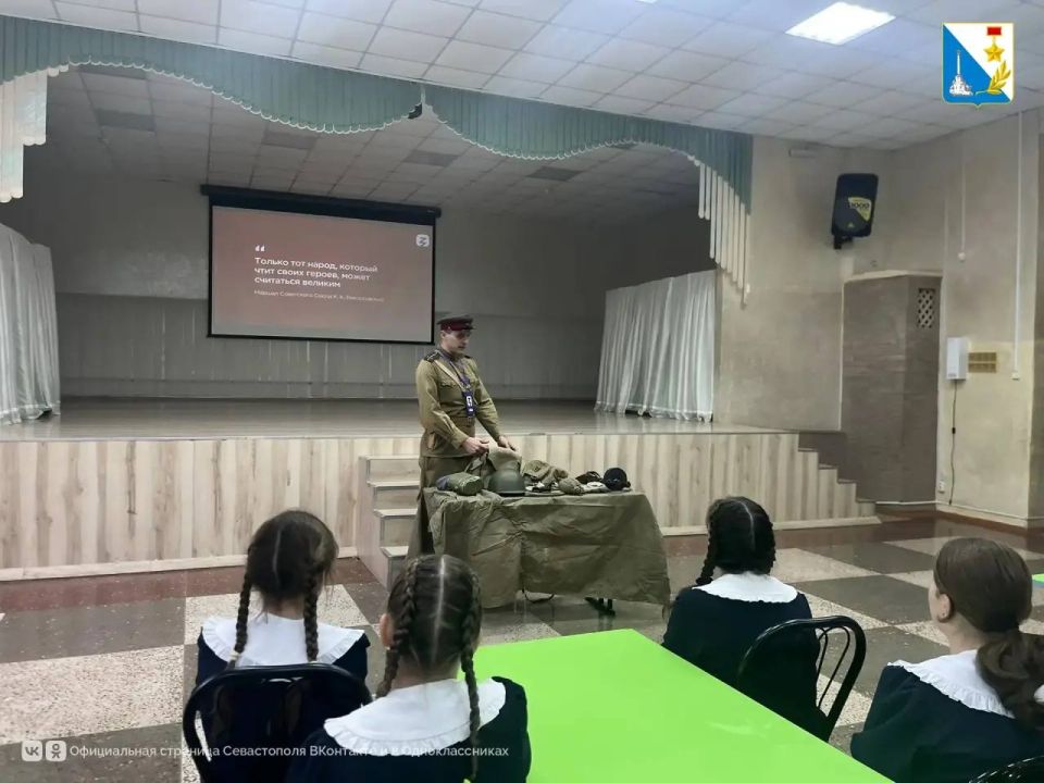 Лекторы общества «Знание» рассказывают молодёжи Севастополя о поколении героев
