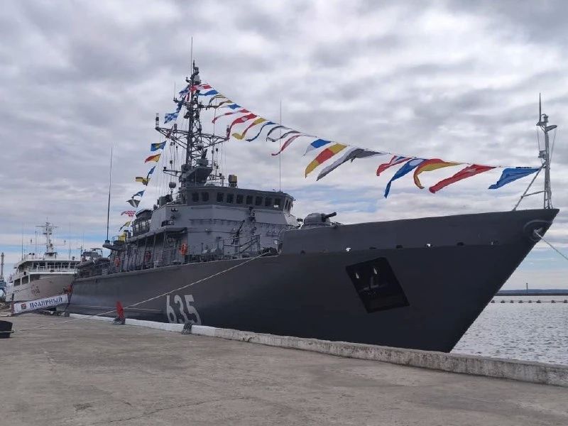 На днях, а именно 24 апреля на Средне-Невском судостроительном заводе ОСК состоялась торжественная церемония закладки шестнадцатого морского тральщика проекта 12700 «Александрит» На днях, а именно 24 апреля на Средне-Невском судостроительном заводе ОСК состоялась торжественная церемония закладки шестнадцатого морского тральщика проекта 12700 «Александрит»