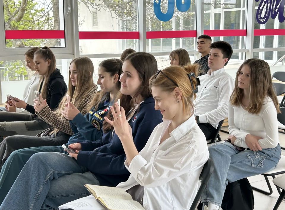 Медиасфера в действии: как рождаются крутые кадры, клипы, которые залетают и контент, который набирает лайки Медиасфера в действии: как рождаются крутые кадры, клипы, которые залетают и контент, который набирает лайки