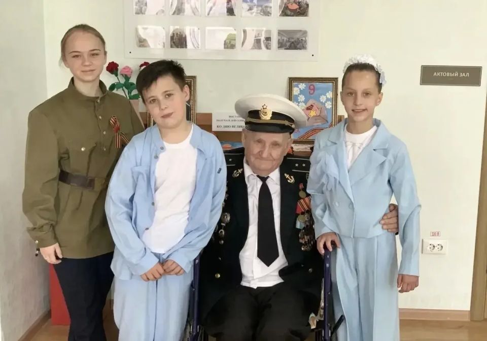 С великим праздником, держава С великим праздником, держава