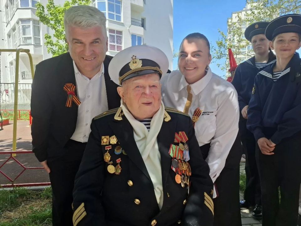 Парад памяти и уважения от молодежи Парад памяти и уважения от молодежи