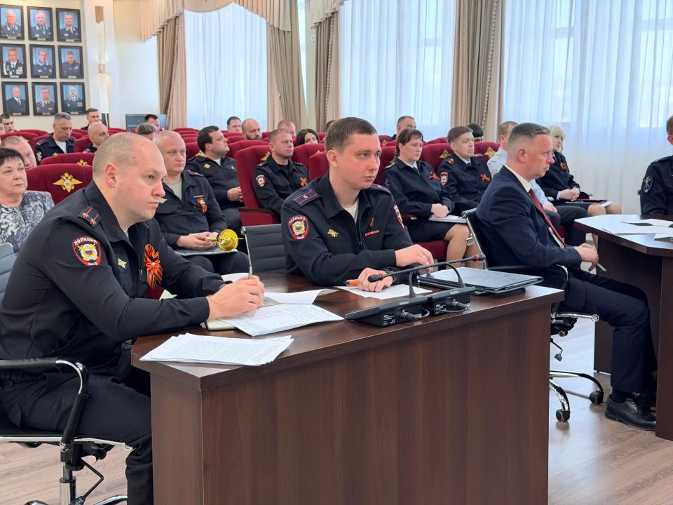 В Управлении МВД России по г.Севастополю состоялось награждение победителей соревнований по стрельбе из боевого ручного стрелкового оружия и торжественные проводы на пенсию полковника полиции Сергея Хатунцева В Управлении МВД России по г.Севастополю состоялось награждение победителей соревнований по стрельбе из боевого ручного стрелкового оружия и торжественные проводы на пенсию полковника полиции Сергея Хатунцева