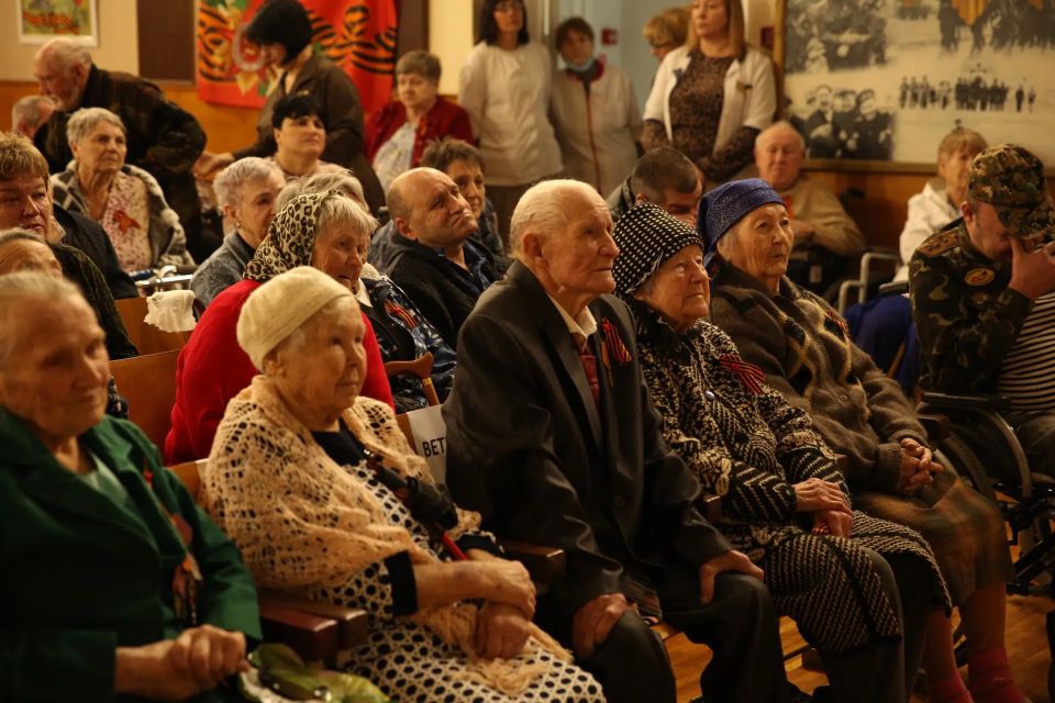 Офицеры и кадеты СК России поздравили пациентов Крымского госпиталя для ветеранов войн и пансионата для престарелых с Днем Великой Победы Офицеры и кадеты СК России поздравили пациентов Крымского госпиталя для ветеранов войн и пансионата для престарелых с Днем Великой Победы