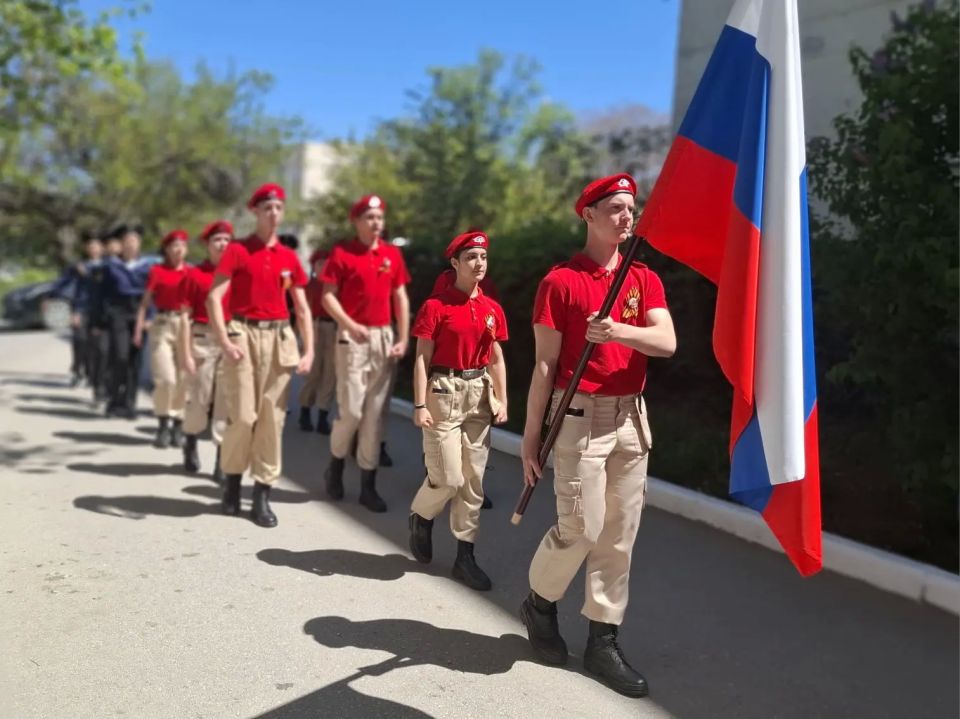 Парад памяти и уважения от молодежи Парад памяти и уважения от молодежи