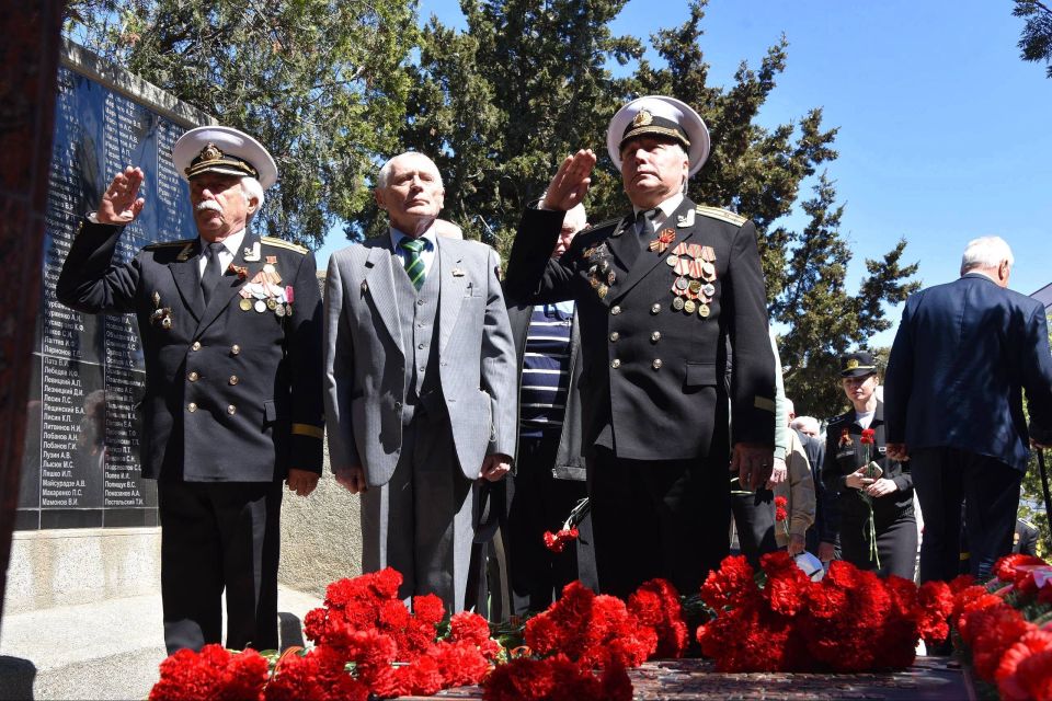 Владимир Немцев: В преддверии Дня Победы почтили память сотрудников органов государственной безопасности и контрразведки Черноморского флота, погибших и пропавших без вести при обороне Севастополя Владимир Немцев: В преддверии Дня Победы почтили память сотрудников органов государственной безопасности и контрразведки Черноморского флота, погибших и пропавших без вести при обороне Севастополя