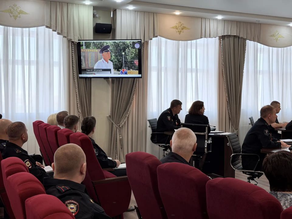 В Управлении МВД России по г.Севастополю состоялось награждение победителей соревнований по стрельбе из боевого ручного стрелкового оружия и торжественные проводы на пенсию полковника полиции Сергея Хатунцева В Управлении МВД России по г.Севастополю состоялось награждение победителей соревнований по стрельбе из боевого ручного стрелкового оружия и торжественные проводы на пенсию полковника полиции Сергея Хатунцева
