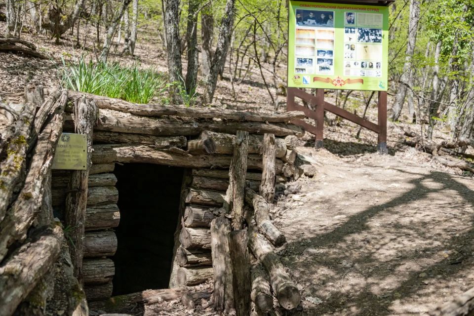 В Севастополе появился новый историко-патриотический и экологический маршрут «Тропа памяти» В Севастополе появился новый историко-патриотический и экологический маршрут «Тропа памяти»