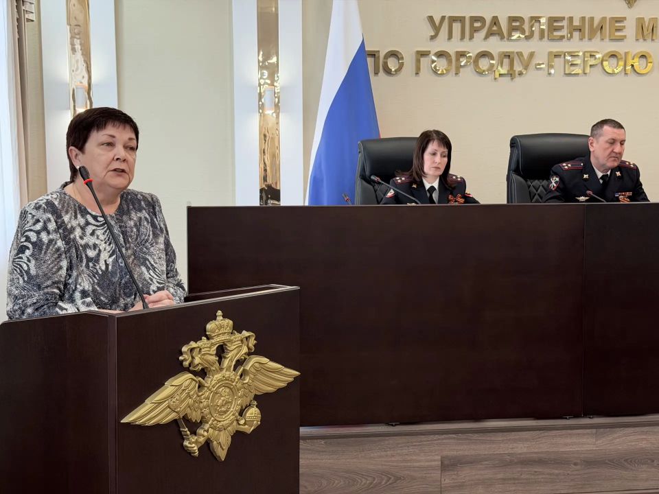 В Управлении МВД России по г.Севастополю состоялось награждение победителей соревнований по стрельбе из боевого ручного стрелкового оружия и торжественные проводы на пенсию полковника полиции Сергея Хатунцева В Управлении МВД России по г.Севастополю состоялось награждение победителей соревнований по стрельбе из боевого ручного стрелкового оружия и торжественные проводы на пенсию полковника полиции Сергея Хатунцева
