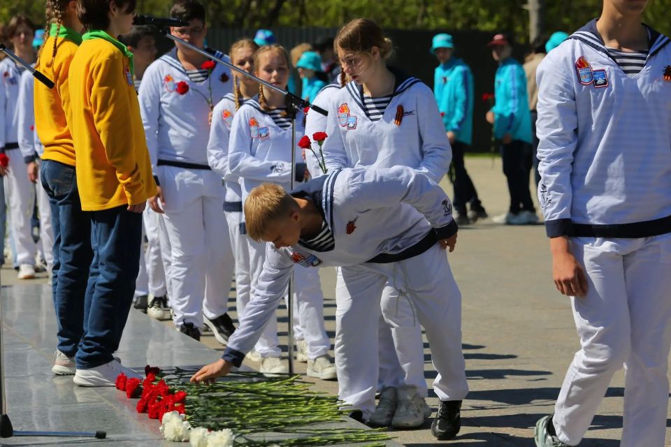 Артековцы почтили память героически павших воинов в Севастополе Артековцы почтили память героически павших воинов в Севастополе