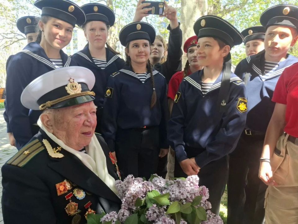Парад памяти и уважения от молодежи Парад памяти и уважения от молодежи