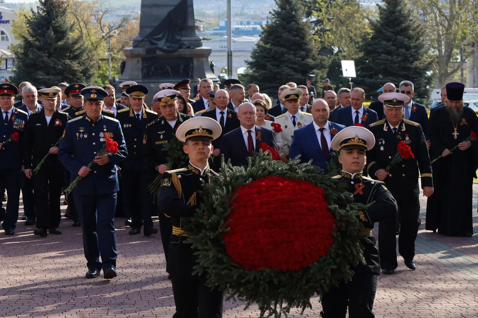 Сегодня, 9 мая 2026 года, прокурор Севастополя Андрей Шевцов принял участие в городских торжественных мероприятиях Сегодня, 9 мая 2026 года, прокурор Севастополя Андрей Шевцов принял участие в городских торжественных мероприятиях