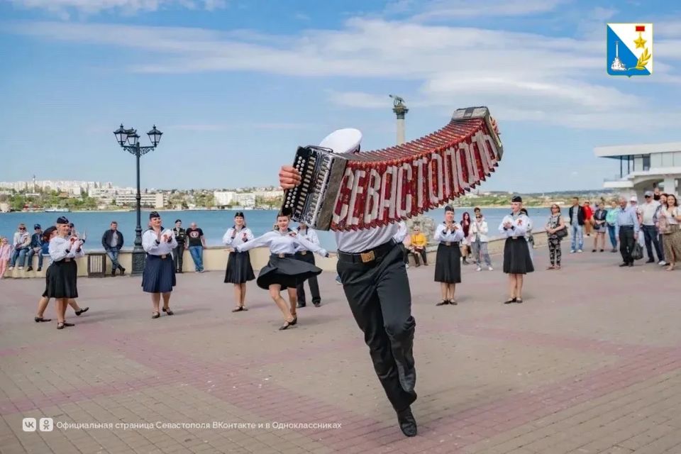 Делимся фотографиями. Сегодня наш фотограф Юлия Блоцкая работала в центре города Делимся фотографиями. Сегодня наш фотограф Юлия Блоцкая работала в центре города