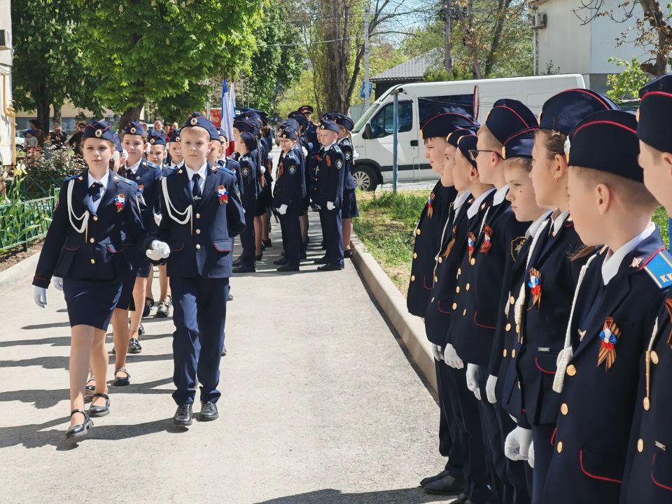 Офицеры и кадеты СК России поздравили ветерана Великой Отечественной войны из Симферополя Степана Михайловича Крайнюка с Днем Великой Победы и Днем рождения Офицеры и кадеты СК России поздравили ветерана Великой Отечественной войны из Симферополя Степана Михайловича Крайнюка с Днем Великой Победы и Днем рождения