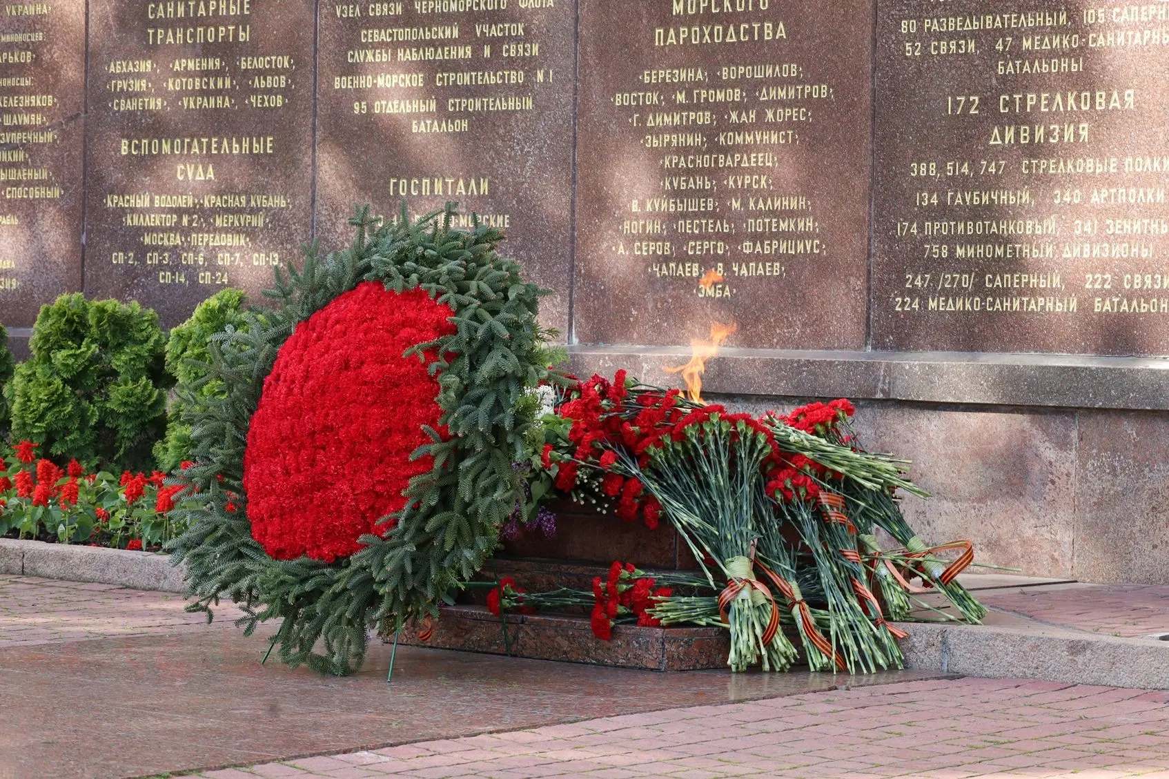 Сегодня, 9 мая 2026 года, прокурор Севастополя Андрей Шевцов принял участие в городских торжественных мероприятиях Сегодня, 9 мая 2026 года, прокурор Севастополя Андрей Шевцов принял участие в городских торжественных мероприятиях