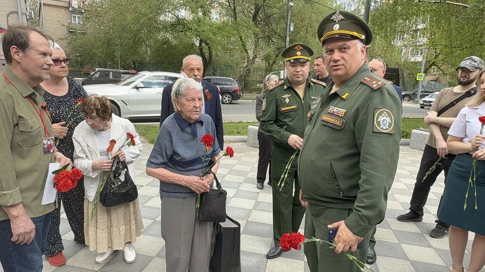 Офицеры военных следственных органов СК России чествуют ветеранов Великой Отечественной войны Офицеры военных следственных органов СК России чествуют ветеранов Великой Отечественной войны