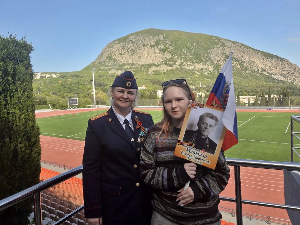 Офицеры СК России из Крыма и Севастополя приняли участие в акции «Бессмертный полк» в «Артеке» Офицеры СК России из Крыма и Севастополя приняли участие в акции «Бессмертный полк» в «Артеке»