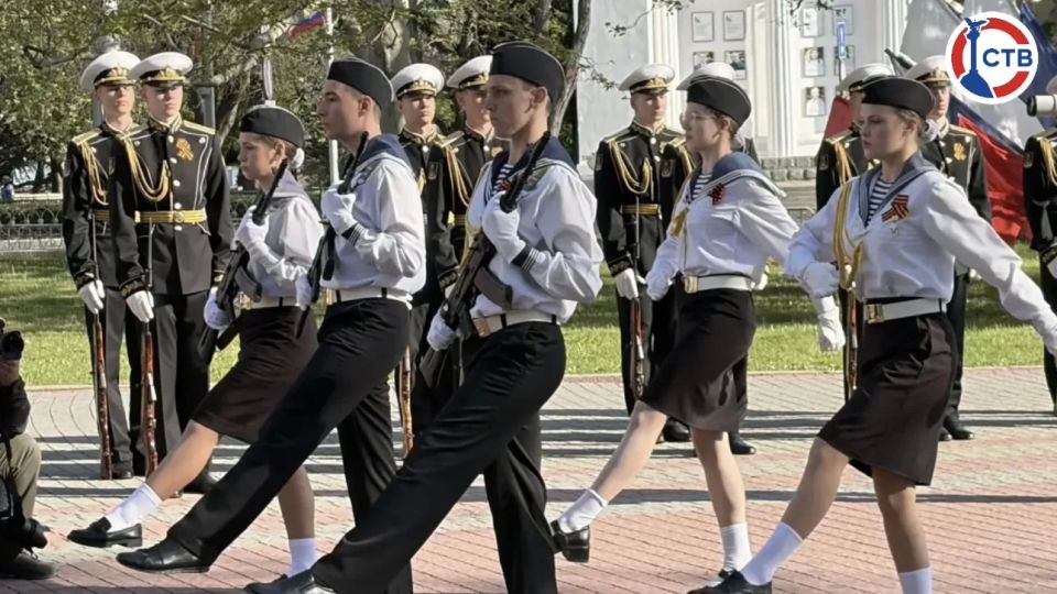 Севастопольцы несут Вахту памяти у Поста №1 Школьники заступили на почетную Вахту памяти у Мемориала героической обороны Севастополя 1941–1942 годов Севастопольцы несут Вахту памяти у Поста №1 Школьники заступили на почетную Вахту памяти у Мемориала героической обороны Севастополя 1941–1942 годов