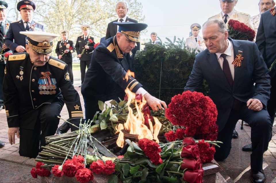 Дмитрий Белик: Город-Герой Севастополь отмечает 81-ю годовщину Великой Победы и 82-ю годовщину освобождения от немецко-фашистских захватчиков Дмитрий Белик: Город-Герой Севастополь отмечает 81-ю годовщину Великой Победы и 82-ю годовщину освобождения от немецко-фашистских захватчиков