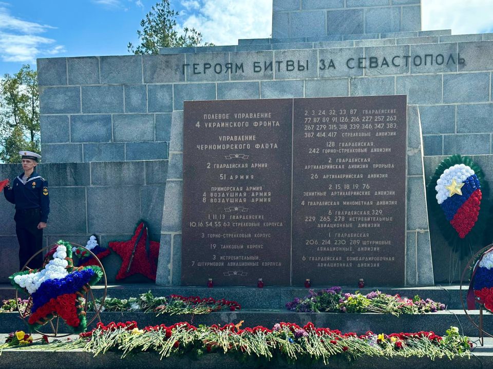 Владимир Немцев: На территории мемориального комплекса «Сапун-гора» в рамках историко-патриотического фестиваля «Знамёна славы» состоялись праздничные мероприятия, посвящённые 81-й годовщине Дня Великой Победы и 82-й... Владимир Немцев: На территории мемориального комплекса «Сапун-гора» в рамках историко-патриотического фестиваля «Знамёна славы» состоялись праздничные мероприятия, посвящённые 81-й годовщине Дня Великой Победы и 82-й...