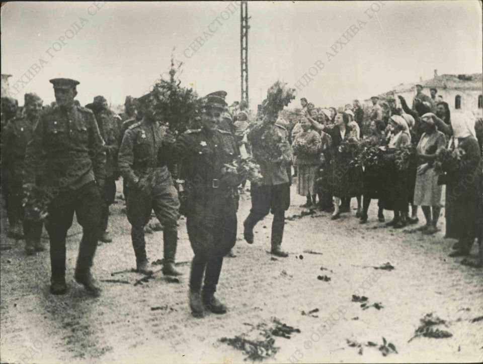 С Днём Великой Победы! 9 мая в Севастополе отмечают двойную годовщину С Днём Великой Победы! 9 мая в Севастополе отмечают двойную годовщину