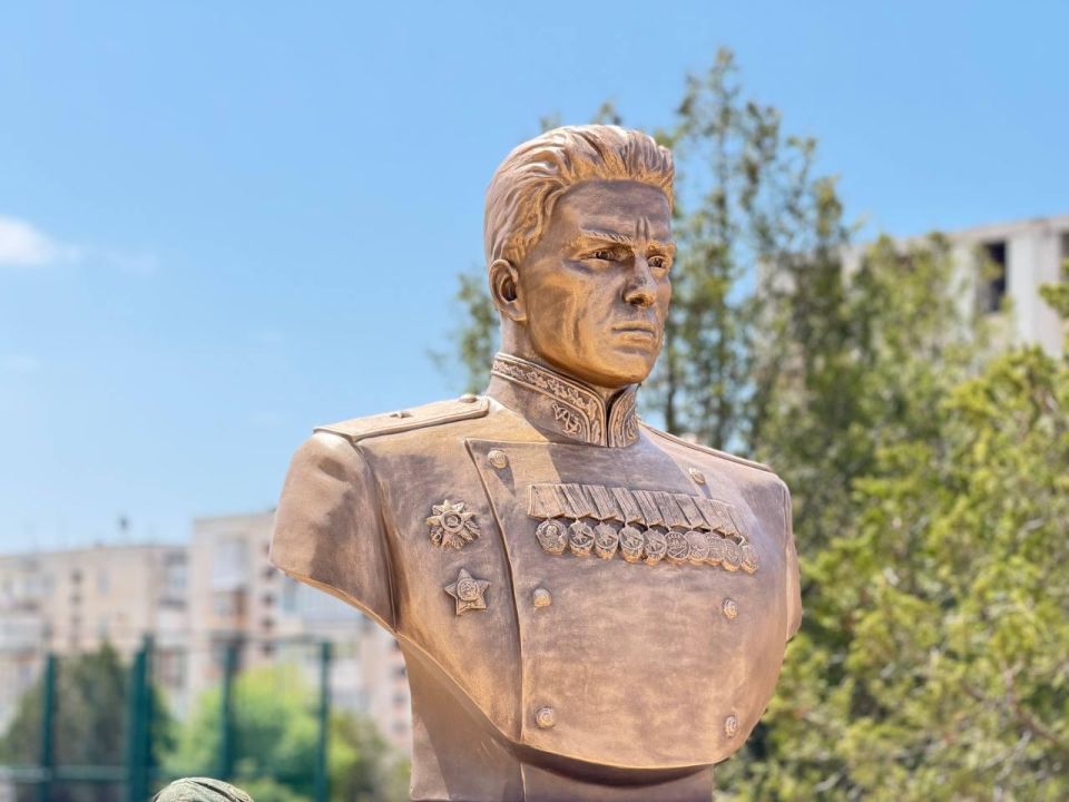 Татьяна Лобач: В преддверии 81-й годовщины Великой Победы приняла участие в торжественном открытии Аллеи Героев на территории воинской части севастопольских авиаторов Татьяна Лобач: В преддверии 81-й годовщины Великой Победы приняла участие в торжественном открытии Аллеи Героев на территории воинской части севастопольских авиаторов