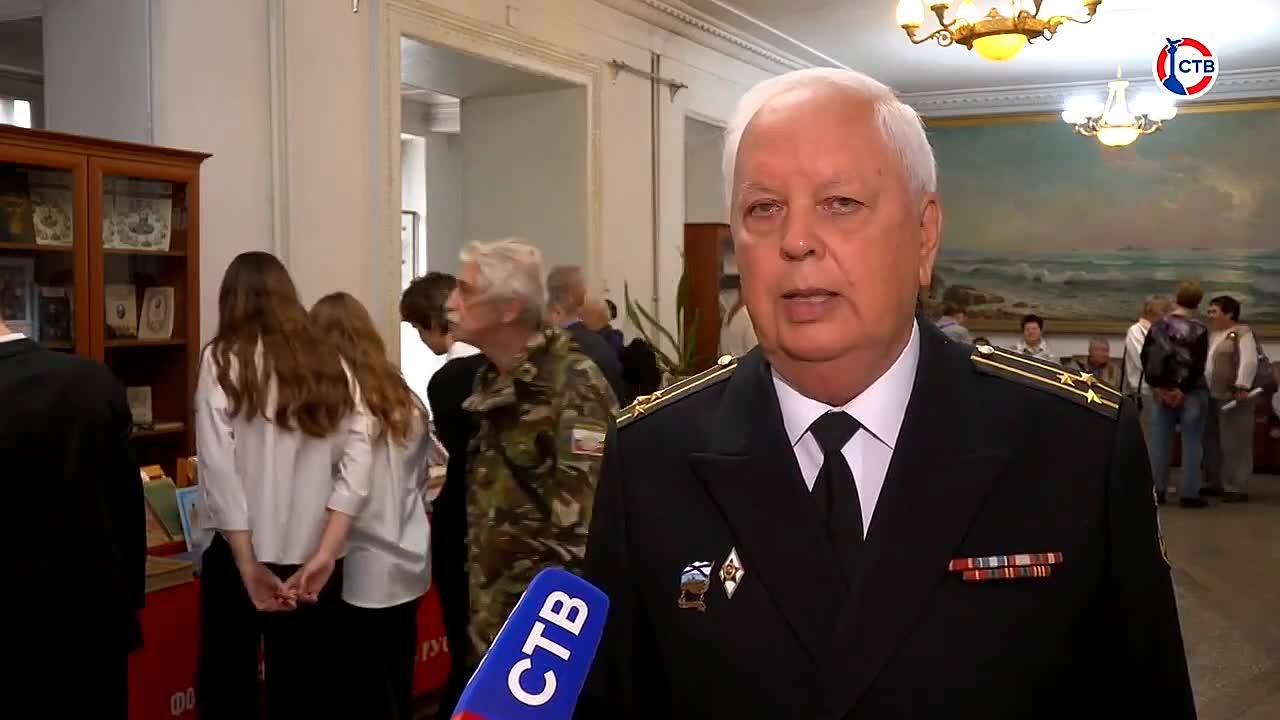 В Морской библиотеке открылась выставка ко Дню Черноморского флота