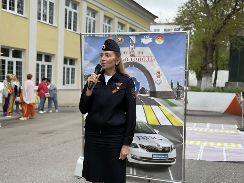 Севастопольские автоинспекторы приняли участие в церемонии посвящения дошкольников в отряды юных инспекторов движения Севастопольские автоинспекторы приняли участие в церемонии посвящения дошкольников в отряды юных инспекторов движения