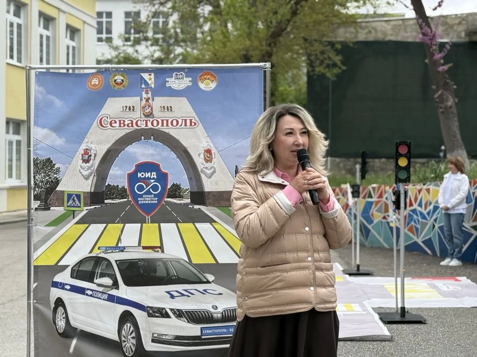 Севастопольские автоинспекторы приняли участие в церемонии посвящения дошкольников в отряды юных инспекторов движения Севастопольские автоинспекторы приняли участие в церемонии посвящения дошкольников в отряды юных инспекторов движения