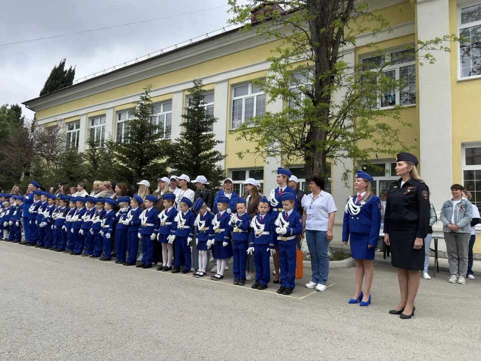 Севастопольские автоинспекторы приняли участие в церемонии посвящения дошкольников в отряды юных инспекторов движения Севастопольские автоинспекторы приняли участие в церемонии посвящения дошкольников в отряды юных инспекторов движения