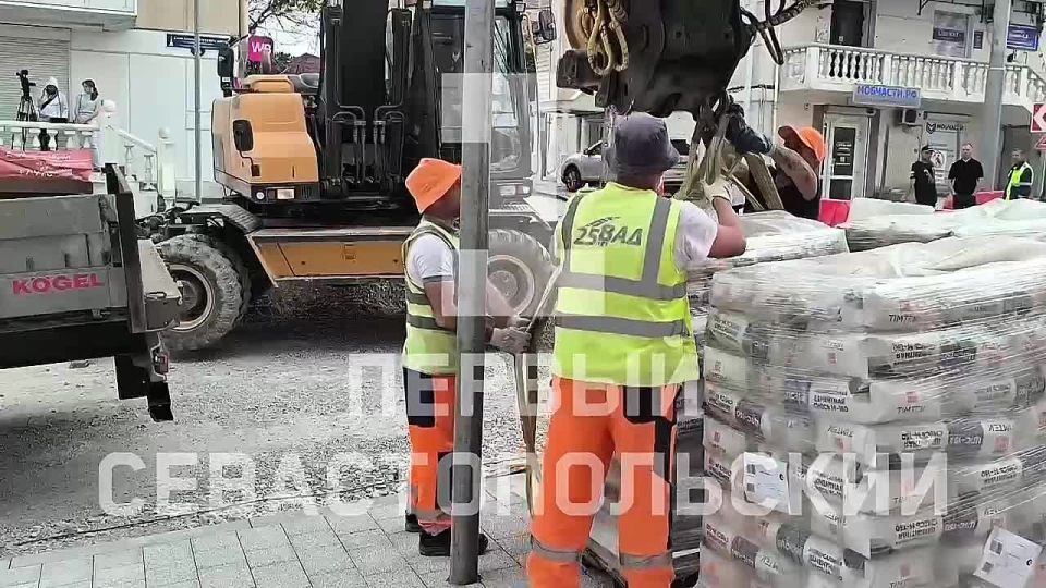 На 90% выполнен капитальный ремонт подпорных стен и дороги на ул. Адмирала Октябрьского в Севастополе