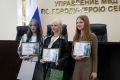 Начальник УМВД России по г.Севастополю генерал-майор полиции Сергей Сигунов вручил дипломы и подарки победителям детского конкурса «Осторожно, мошенники!»