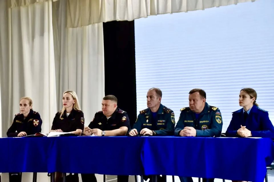 Департамент образования и науки Севастополя провел общегородское собрание по вопросам обеспечения комплексной безопасности детей и минимизации рисков чрезвычайных происшествий в летний каникулярный период Департамент образования и науки Севастополя провел общегородское собрание по вопросам обеспечения комплексной безопасности детей и минимизации рисков чрезвычайных происшествий в летний каникулярный период