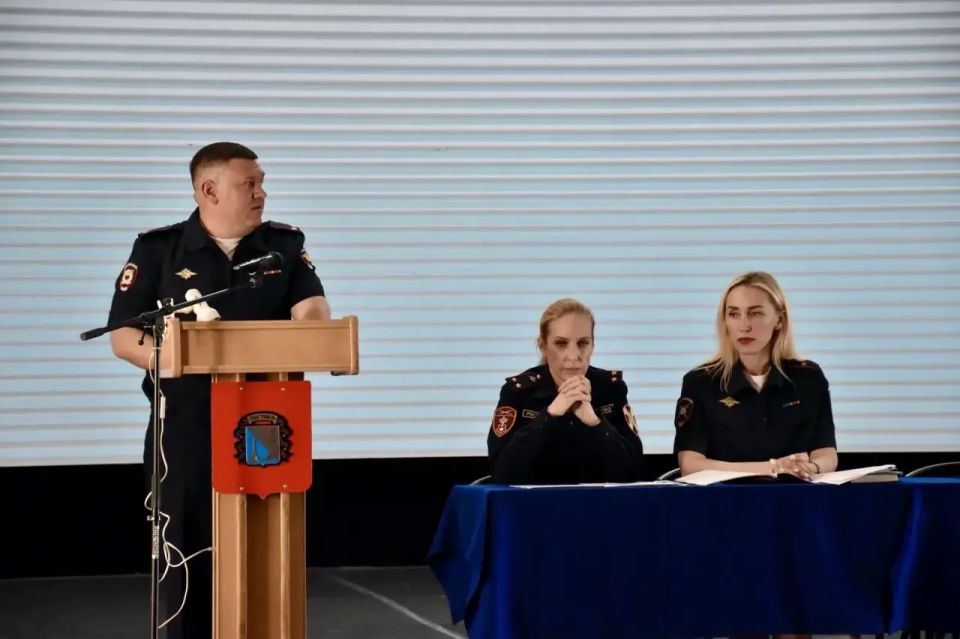 Департамент образования и науки Севастополя провел общегородское собрание по вопросам обеспечения комплексной безопасности детей и минимизации рисков чрезвычайных происшествий в летний каникулярный период Департамент образования и науки Севастополя провел общегородское собрание по вопросам обеспечения комплексной безопасности детей и минимизации рисков чрезвычайных происшествий в летний каникулярный период