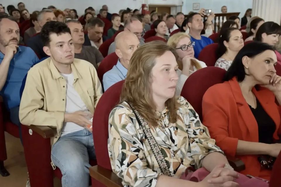 Департамент образования и науки Севастополя провел общегородское собрание по вопросам обеспечения комплексной безопасности детей и минимизации рисков чрезвычайных происшествий в летний каникулярный период Департамент образования и науки Севастополя провел общегородское собрание по вопросам обеспечения комплексной безопасности детей и минимизации рисков чрезвычайных происшествий в летний каникулярный период