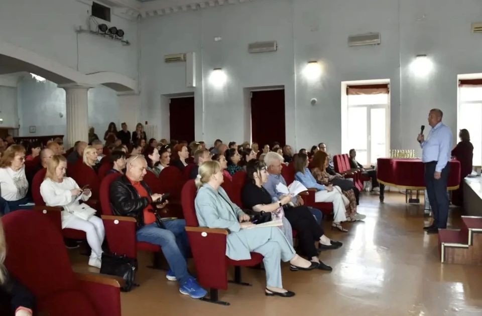 Департамент образования и науки Севастополя провел общегородское собрание по вопросам обеспечения комплексной безопасности детей и минимизации рисков чрезвычайных происшествий в летний каникулярный период