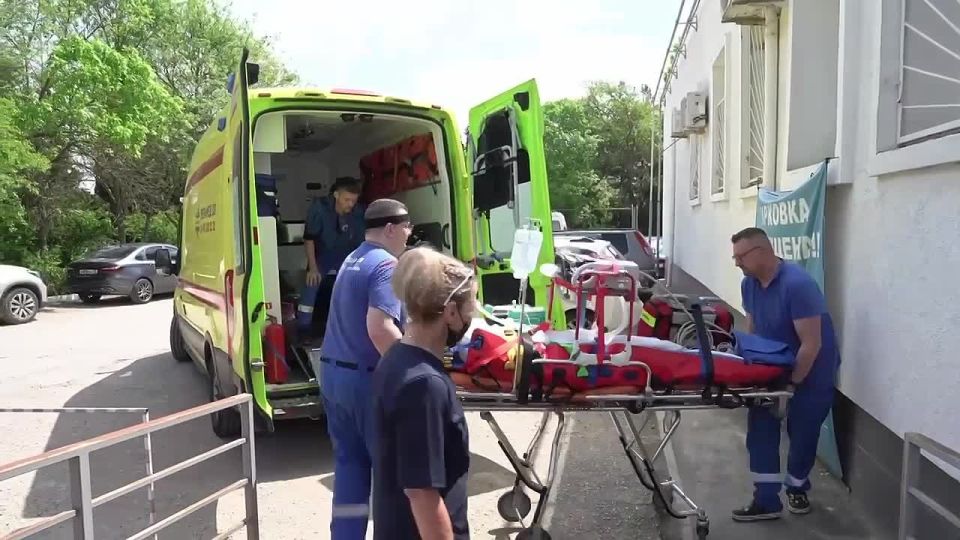 Михаил Развожаев: Юношу, пострадавшего при обрушении балкона в школе № 13, сегодня направили на лечение в Российскую детскую клиническую больницу в Москву