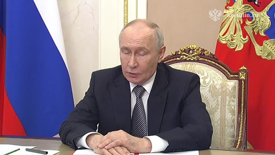 Путин в режиме видеоконференции провёл оперативное совещание с постоянными членами Совбеза — Кремль