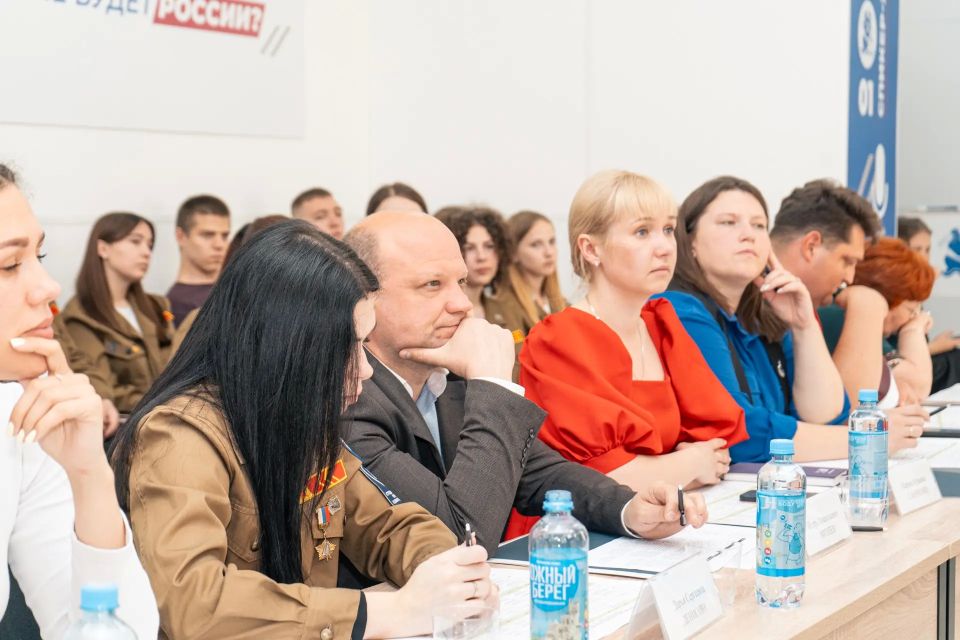 Игорь Михеев: Побывал на защите проектов тематических смен, подготовленных участниками Школы вожатых Российских студенческих отрядов Игорь Михеев: Побывал на защите проектов тематических смен, подготовленных участниками Школы вожатых Российских студенческих отрядов
