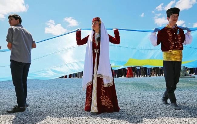 Детский ансамбль из Крыма оказался в центре скандала из-за национального флага