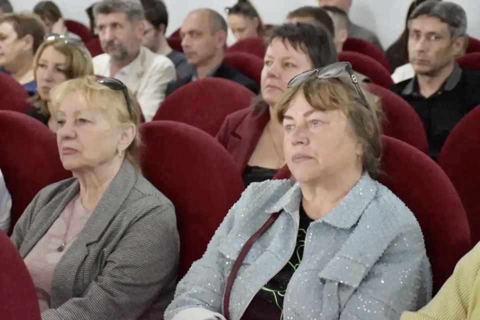 Департамент образования и науки Севастополя провел общегородское собрание по вопросам обеспечения комплексной безопасности детей и минимизации рисков чрезвычайных происшествий в летний каникулярный период Департамент образования и науки Севастополя провел общегородское собрание по вопросам обеспечения комплексной безопасности детей и минимизации рисков чрезвычайных происшествий в летний каникулярный период