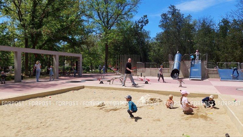 Полным ходом идёт реконструкция Сакского курортного парка, заложенного на западе Крыма ещё в 1891 году Полным ходом идёт реконструкция Сакского курортного парка, заложенного на западе Крыма ещё в 1891 году