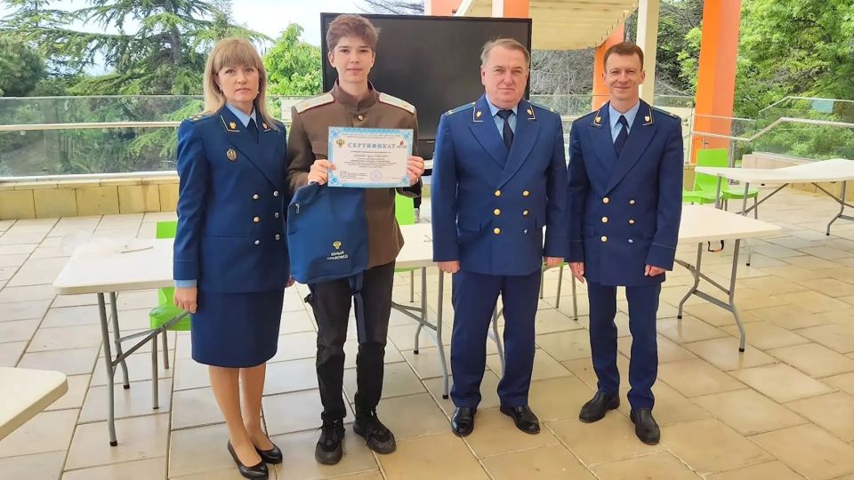 Прокуратура города Севастополя приняла участие в образовательных и торжественных мероприятиях программы «Юный правовед» 5-й смены 2026 года в МДЦ «Артек» Прокуратура города Севастополя приняла участие в образовательных и торжественных мероприятиях программы «Юный правовед» 5-й смены 2026 года в МДЦ «Артек»