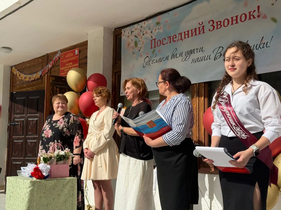 Самый трогательный праздник школьной жизни - последний звонок Самый трогательный праздник школьной жизни - последний звонок