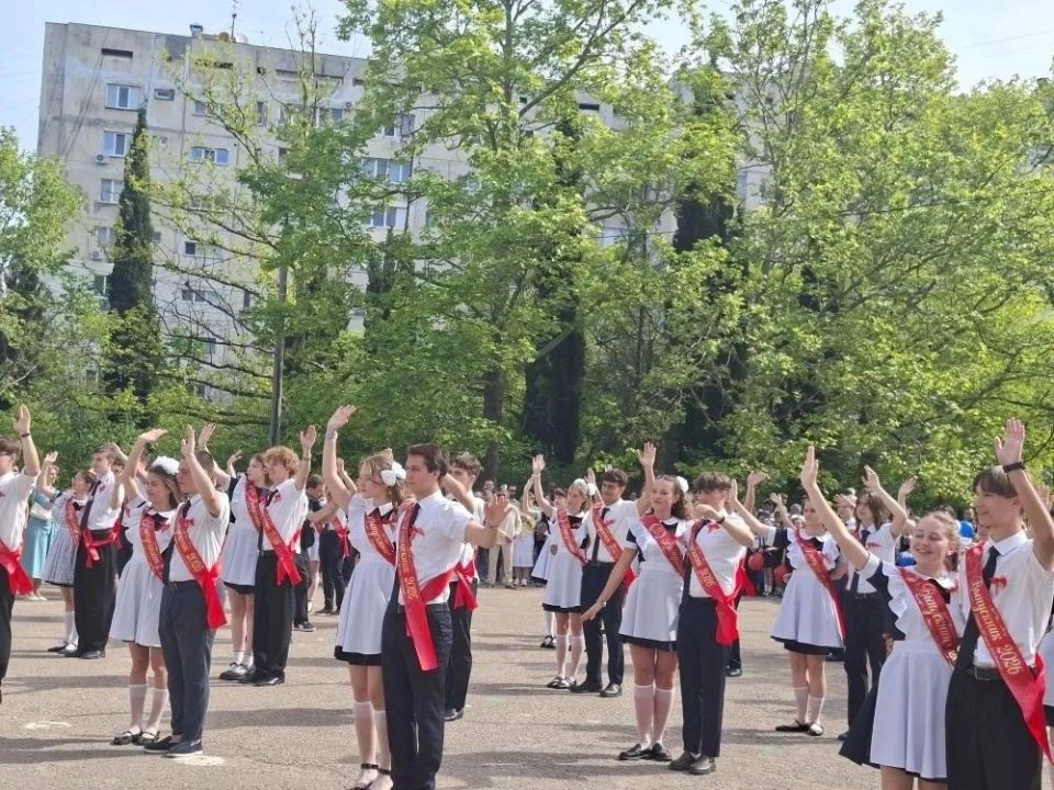 Директор Севприроднадзора поздравила выпускников гимназии № 7 с окончанием учебного года! Директор Севприроднадзора поздравила выпускников гимназии № 7 с окончанием учебного года!