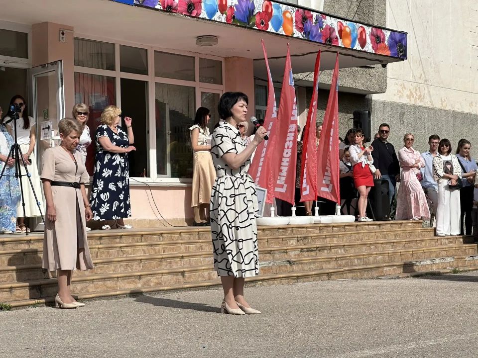 Директор Севприроднадзора поздравила выпускников гимназии № 7 с окончанием учебного года! Директор Севприроднадзора поздравила выпускников гимназии № 7 с окончанием учебного года!