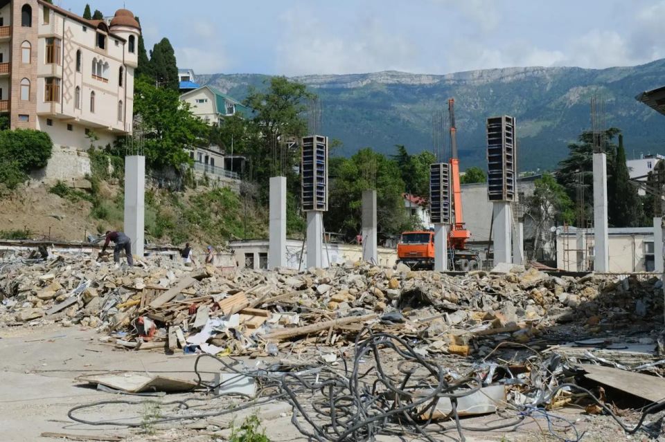 Демонтаж капстроений Центрального рынка в Ялте практически завершен