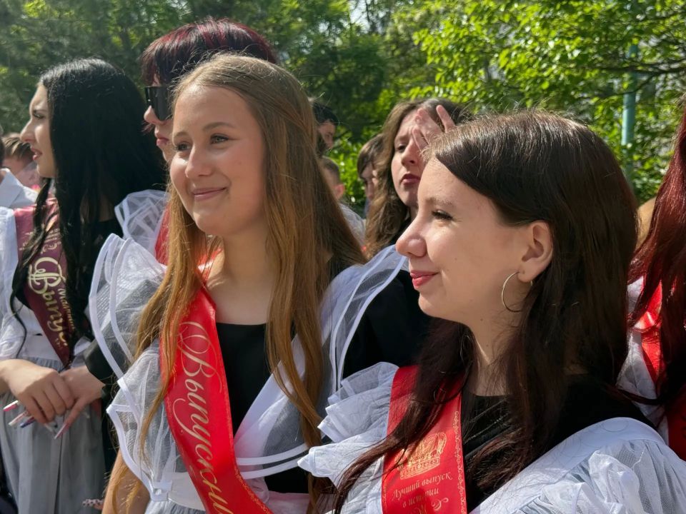 Самый трогательный праздник школьной жизни - последний звонок Самый трогательный праздник школьной жизни - последний звонок