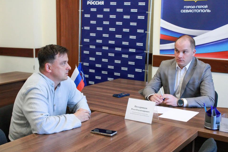 Илья Пестерников: В День российского предпринимательства на площадке региональной общественной приемной Председателя партии «ЕДИНАЯ РОССИЯ» Д.А. Медведева провел прием предпринимателей Илья Пестерников: В День российского предпринимательства на площадке региональной общественной приемной Председателя партии «ЕДИНАЯ РОССИЯ» Д.А. Медведева провел прием предпринимателей